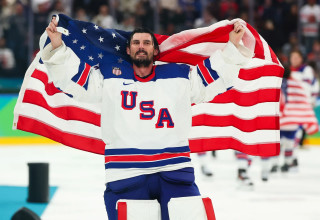 שחקן נבחרת ההוקי של ארה"ב (צילום: GettyImages, Gregory Shamus)