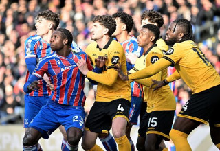 שחקני וולבס וקריסטל פאלאס (צילום: Getty images)