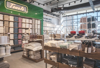 חנות קונספט משולבת של נעמן ורדינון  (צילום: שלי לוי)