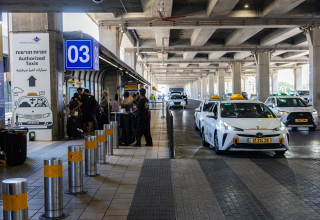 מוניות בנתב"ג (צילום: נתי שוחט, פלאש 90)