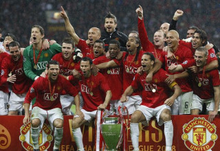 שחקני מנצ'סטר יונייטד חוגגים זכייה בליגת האלופות ב-2008 (צילום: ADRIAN DENNIS)