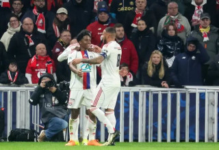 אנדריק מקבל אהבה מהחברים (צילום: אימג'בנק  GettyImages, FRANCOIS LO PRESTI/AFP)