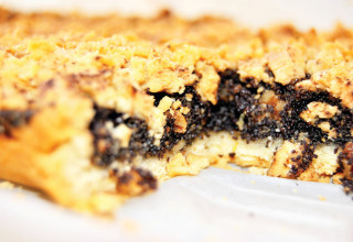 עוגת פרג מבצק פריך (צילום: פסקל פרץ-רובין)