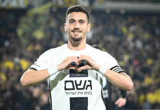 ירדן שועה שחקן בית"ר ירושלים חוגג שער (צילום: ברני ארדוב)