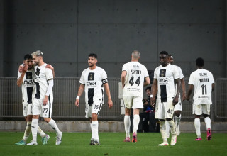 שחקני בית"ר ירושלים (צילום: ברני ארדוב)