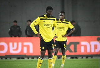 שחקני מכבי נתניה נותרו בהלם. עזיז ווטארה (צילום: ברני ארדוב)