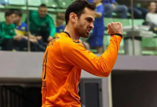 דן טפר חוגג בתיכונט (צילום: אתר רשמי, אגם לוי)