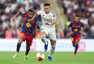 קיליאן אמבפה מול לאמין ימאל (צילום: HAITHAM AL-SHUKAIRI / Contributor)