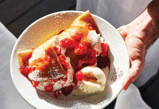 מקום של בשר, קרפ תותים (צילום: יח"צ)