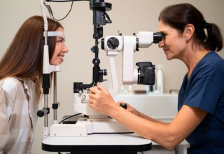 ניתוח עיניים (צילום: FREEPIK)