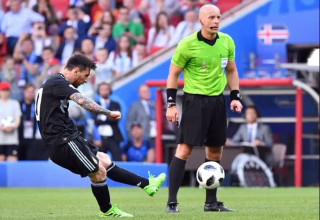 מסי מחמיץ את הפנדל מול איסלנד (צילום: GettyImages, MLADEN ANTONOV/AFP)