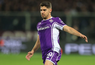 מנור סולומון במדי פיורנטינה (צילום: Gabriele Maltinti)