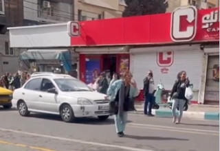 שמחה ברחובות טהרן אחרי המתקפה האמריקאית (צילום: צילום מסך טוויטר)