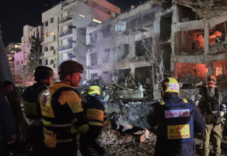 זירת הפגיעה בתל אביב (צילום: תיעוד מבצעי מד"א)