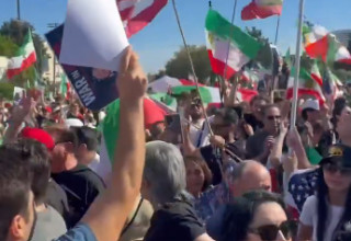 חוגגים את חיסול חמינאי בלוס אנג'לס (צילום: צילום מסך רשת X)