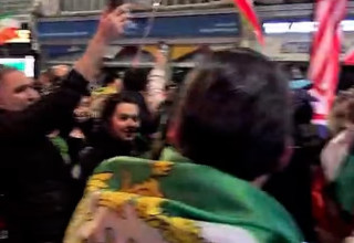 חגיגות בלונדון בעקבות חיסול חמינאי (צילום: צילום מסך: דיילי מייל)