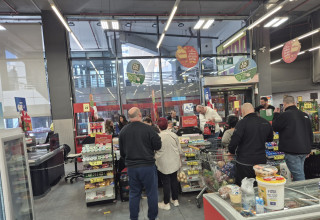 ביקור בסופר ביבנה (צילום: גלעד מורג)