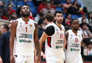 שחקני הפועל גליל עליון ג'ורדן בון (0), נועם אביבי (55), סיריל לנג'יוויין (1) (צילום: דני מרון)