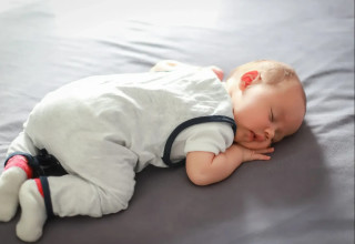 תינוקות ופעוטות חווים חרדה ומתח, אבל הם לא יכולים להסביר מה קורה להם או לבקש עזרה (צילום: Shutterstock)