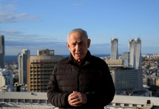 בנימין נתניהו על גג הקריה  (צילום: אבי אוחיון לעמ)