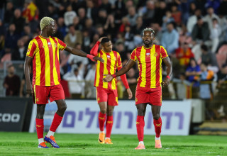 שחקני מ.ס. אשדוד, יוג'ין אנסה, איברהים דיאקיטה (צילום: לירון מולדובן)