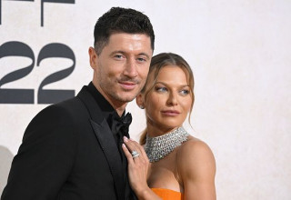 רוברט לבנדובסקי לצד אשתו אנה (צילום: Gareth Cattermole/amfAR/Getty Images for amfAR)