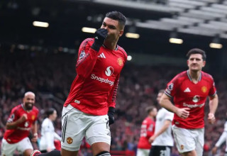 קאסמירו כבר מריח משהו. כשהוא לא על המגרש, הוא מעודד כמו נער פוסטר (צילום: אימג'בנק  GettyImages)