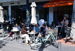 בתי קפה בתל אביב במלחמה עם איראן (צילום: אבשלום ששוני)