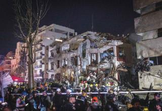 זירת הפגיעה בתל אביב (צילום: יונתן זינדל פלאש 90)