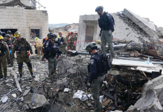 חבלן בזירה (צילום: דוברות המשטרה)