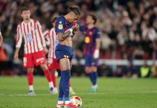 ראפיניה שחקן ברצלונה מאוכזב (צילום: GettyImages, Soccrates Images)