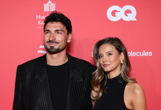 מאטס הומלס עם בת הזוג החדשה (צילום: Andreas Rentz/Getty Images for GQ Germany)