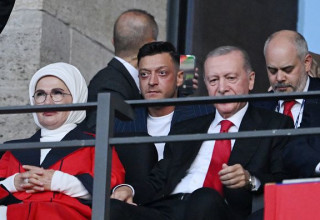 מסוט אוזיל, רג'פ טאיפ ארדואן (צילום: Stu Forster/Getty Images)