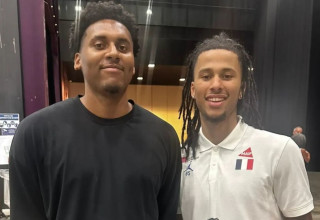 אלייז'ה הורד לצד מתיו שטרזל (צילום: אתר רשמי, לה פריזיאן)