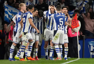 שחקני ריאל סוסיאדד חוגגים מול אתלטיק בילבאו (צילום: GettyImages)