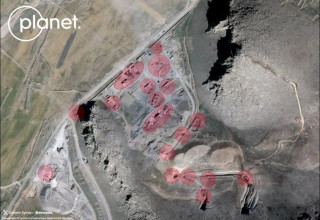 נזקי תקיפות בבסיס טילים איראני (צילום: Planet labs)