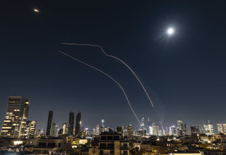 המלחמה מול איראן: ירוטים בשמי תל אביב (צילום: חיים גולדברג פלאש 90)