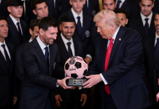 דונלד טראמפ נשיא ארה"ב עם ליאונל מסי שחקן אינטר מיאמי (צילום: רויטרס)