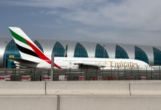 מטוס אמירתי בנמל התעופה בדובאי (צילום: רויטרס)