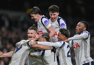 שחקני טוטנהאם חוגגים (צילום: Gettyimages)