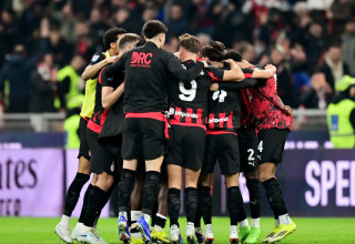 שחקני מילאן חוגגים (צילום: רויטרס)