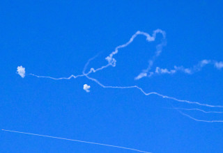 הירי מלבנון: ירוטים מעל שמי המרכז (צילום: אבשלום ששוני)