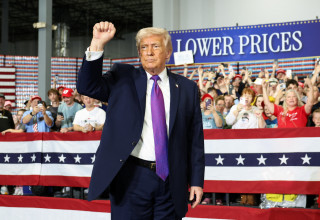 לא נבהל מאיומים על סגירת מיצרי הורמוז. טראמפ בעצרת (צילום: רויטרס)