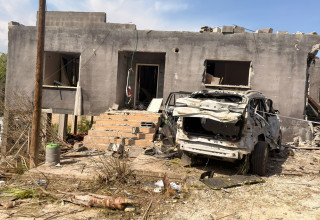 נזק רב בזרזיר אחרי פגיעת הטיל האיראני (צילום: בתיה גלעדי)