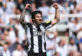 סנדרו טונאלי במדי ניוקאסל (צילום: Robbie Jay Barratt - AMA)