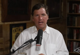 טאקר קרלסון (צילום: צילום מסך יוטיוב)