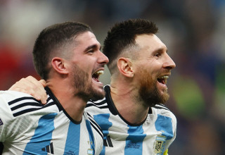 שומר הראש של ליאונל מסי. דה פול עם הפרעוש (צילום: רויטרס)