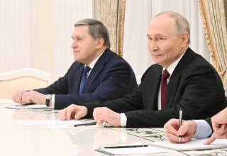 ולדימיר פוטין, יורי אושקוב (צילום: רויטרס)