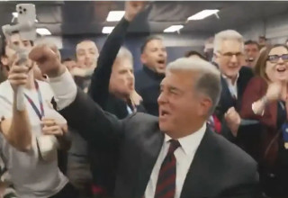 ז'ואן לאפורטה רוקד אחרי המדגם שחזה לו ניצחון בבחירות לנשיאות ברצלונה (צילום: צילום מסך, מתוך הרשתות החברתיות)