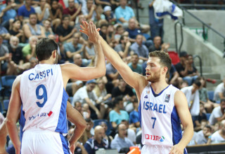 גל מקל עם עומרי כספי (צילום: עדי אבישי)